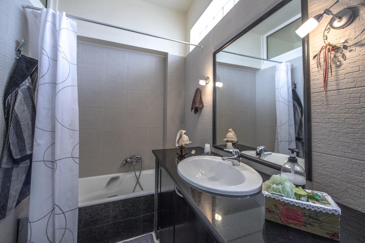 Artemis Majestic Apartment ภายนอก รูปภาพ